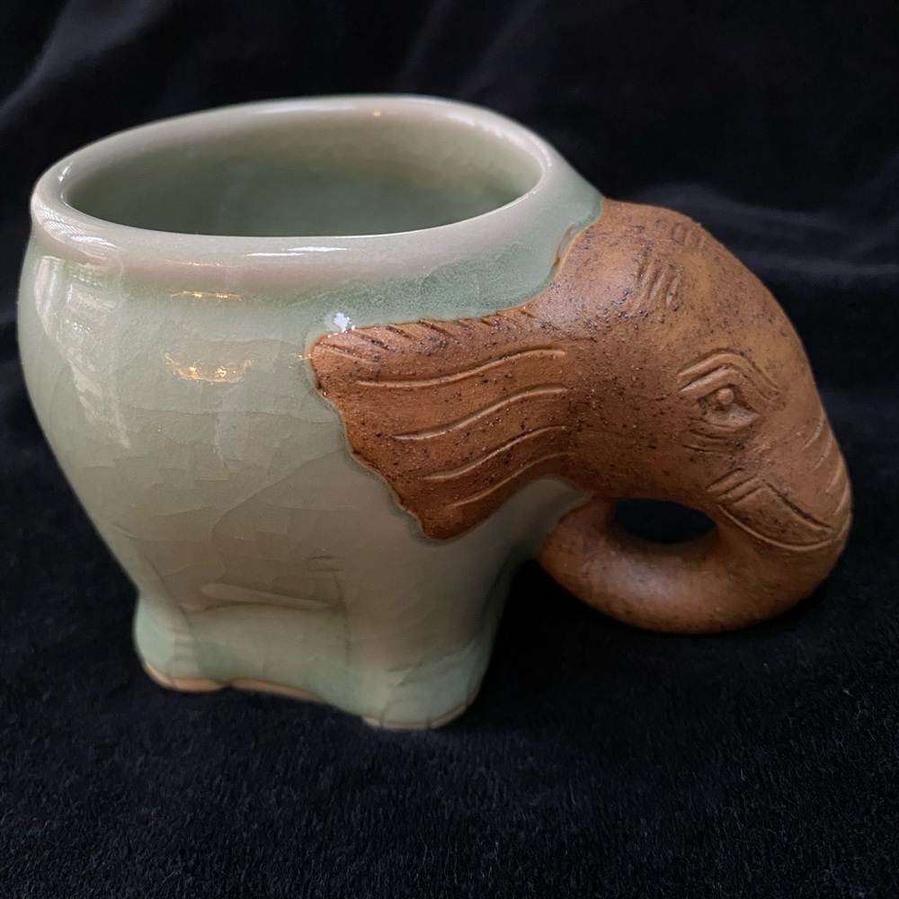 An unusual vintage Elephant Cache pot. No cracks OR chips.The light is reflects.